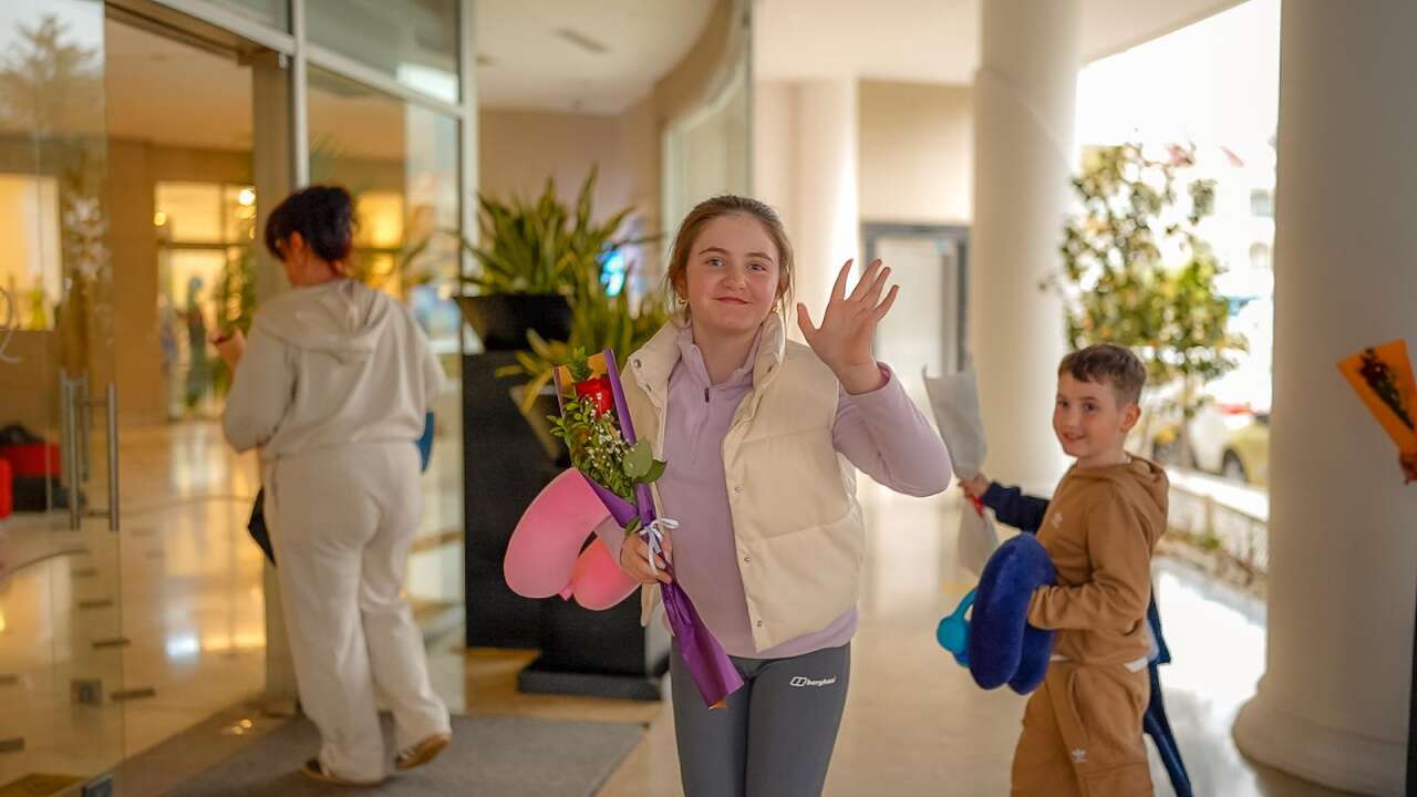 Marmaris’te Turizm Sezonu Çiçeklerle Açıldı, İlk Turistler Galatasaray'ı Yenen Liverpool'dan Geldi 8